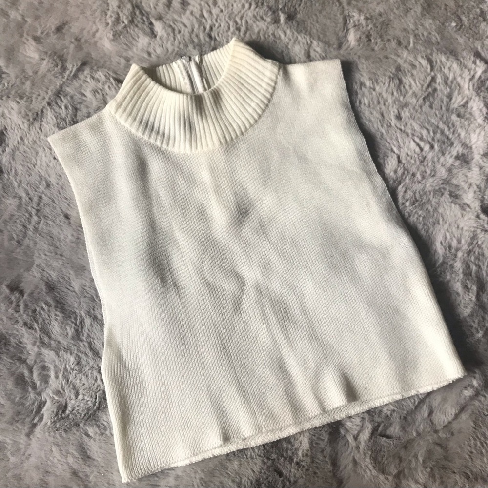 Vintage Specialty House creamy sleeveless crop turtleneck free size preppy